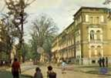 Zielona Góra; Aleja Niepodległości; z prawej Muzeum Ziemi Lubuskiej