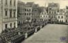 Szprotawa / Sprottau; Paradeaufstellung auf dem Marktplatz