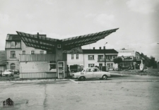 Wysoka; Plac Powstańców Wielkopolskich (widok na pompę benzynową)