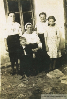 Tekla Czerniecka z dziećmi - fotografia