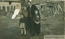 Zofia i Jan Pańczyszyn z dziećmi - fotografia