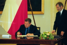 Uroczyste podpisanie ustawy o utworzeniu Uniwersytetu Zielonogórskiego przez Prezydenta Rzeczypospolitej Polskiej Aleksandra Kwaśniewskiego