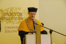 Uroczystość wręczenia tytułu doktora honoris causa Uniwersytetu Zielonogórskiego profesorowi Janowi Węglarzowi (fot. 23)