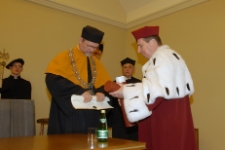 Uroczystość wręczenia tytułu doktora honoris causa Uniwersytetu Zielonogórskiego profesorowi Janowi Węglarzowi (fot. 33)