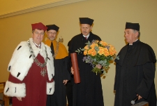 Uroczystość wręczenia tytułu doktora honoris causa Uniwersytetu Zielonogórskiego profesorowi Janowi Węglarzowi (fot. 38)