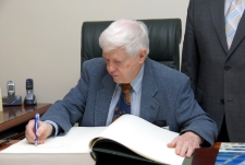 Uroczystość wręczenia tytułu doktora honoris causa Uniwersytetu Zielonogórskiego profesorowi Owenowi Gingerichowi (fot. 10)