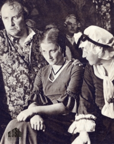 Mutter und Tochter auf der Bühne