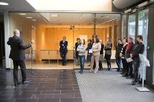 Biblioteka narcyz&oacute;w - relacja fotograficzna z wernisażu (fot. 8)