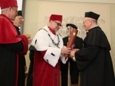 Uroczystość wręczenia tytułu doktora honoris causa Uniwersytetu Zielonogórskiego profersorowi Zbigniewowi Kowalowi (fot. 2)
