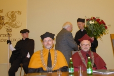 Uroczystość wręczenia tytułu doktora honoris causa Uniwersytetu Zielonogórskiego profesorowi Janowi Węglarzowi (fot. 47)