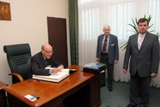 Uroczystość wręczenia tytułu doktora honoris causa Uniwersytetu Zielonogórskiego profesorowi Owenowi Gingerichowi (fot. 16)