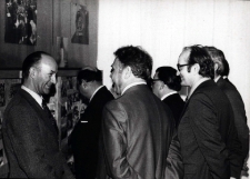 Rektor Wyższej Szkoły Inżynierskiej, prof. Michał Kisielewicz, oprowadza delegację z Witebska po Izbie pamięci Jurija Gagarina (fot. 1)