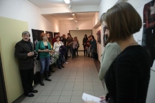 Być człowiekiem, to znaczy udawać człowieka - relacja fotograficzna z wernisażu (fot. 3)