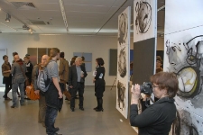 Poszukiwania i konfrontacje - relacja fotograficzna z wernisażu (fot. 8)