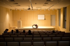 Biblioteka narcyz&oacute;w - relacja fotograficzna z wernisażu (fot. 11)